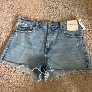 NWT Abercrombie & Fitch Denim The Mom Short High Rise Size 32 14